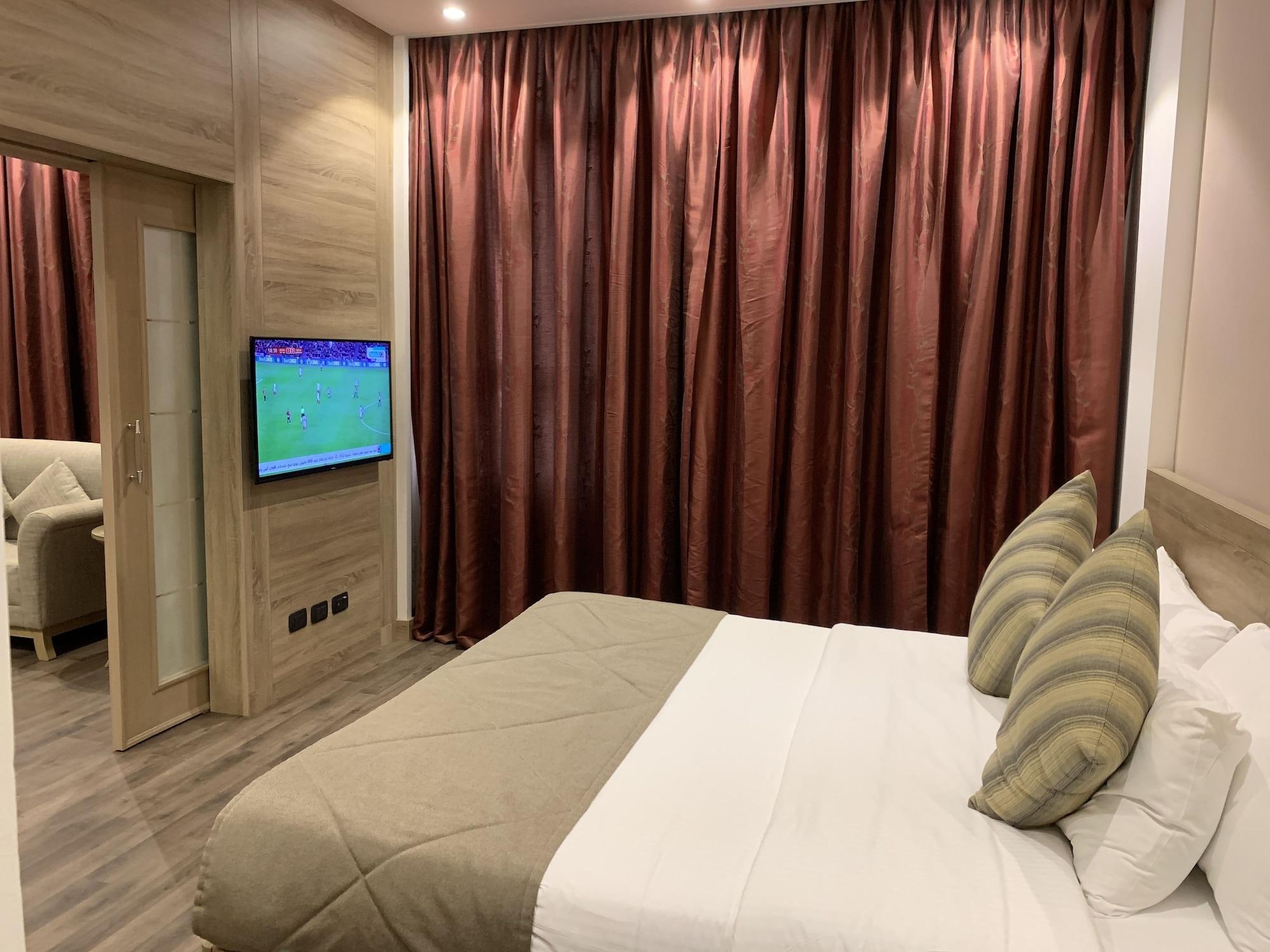 Carlton Al Moaibed Hotel Dammam Esterno foto A bedroom in the hotel