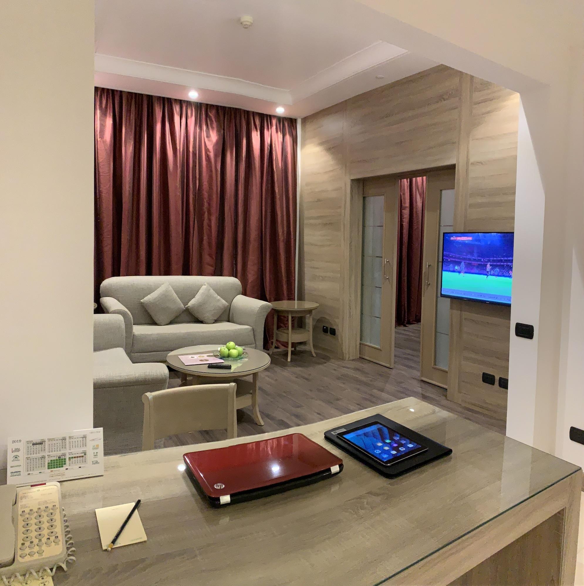 Carlton Al Moaibed Hotel Dammam Esterno foto A suite at the hotel