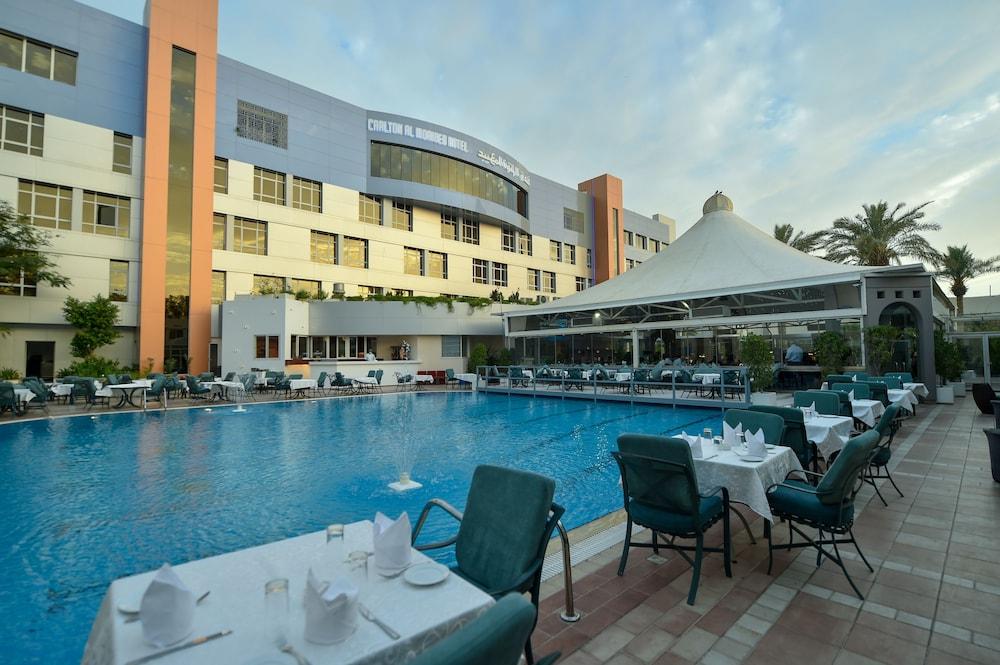 Carlton Al Moaibed Hotel Dammam Esterno foto The swimming pool at the hotel