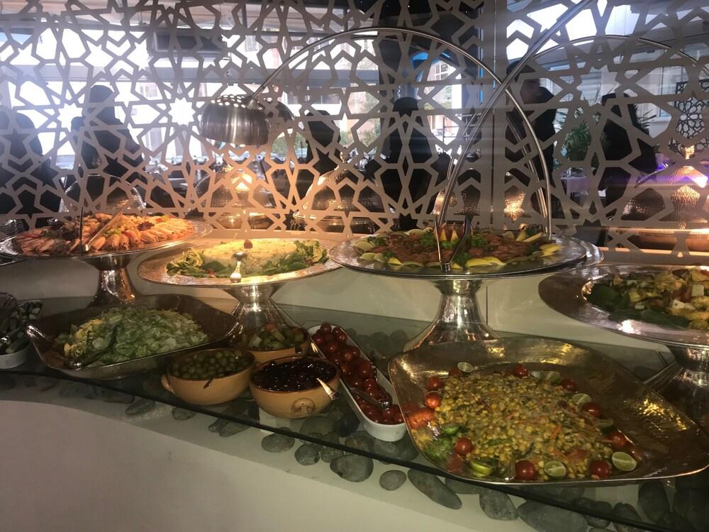 Carlton Al Moaibed Hotel Dammam Esterno foto A selection of meze at a restaurant in Nicosia, Cyprus