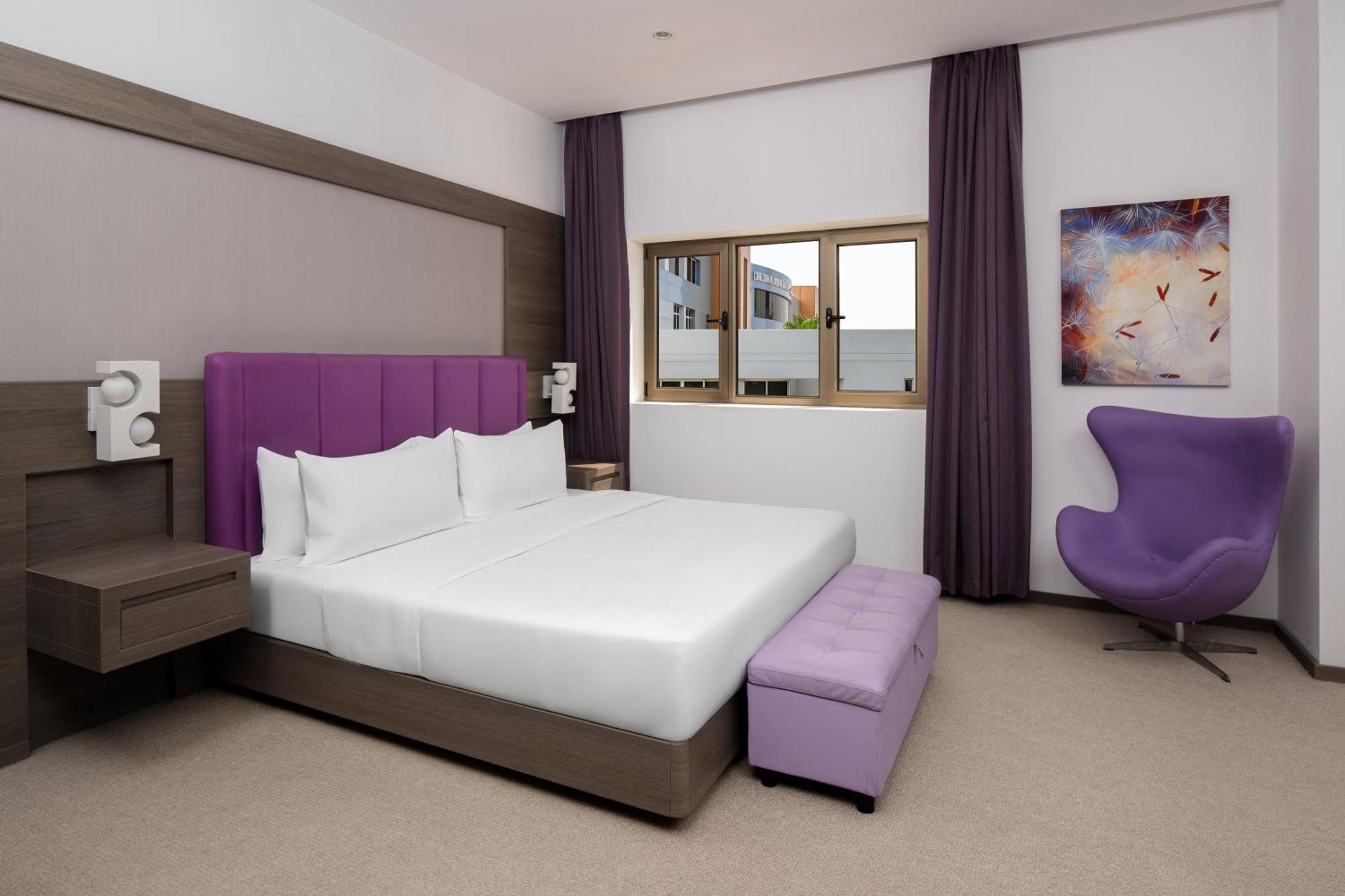 Carlton Al Moaibed Hotel Dammam Esterno foto A bedroom at the hotel