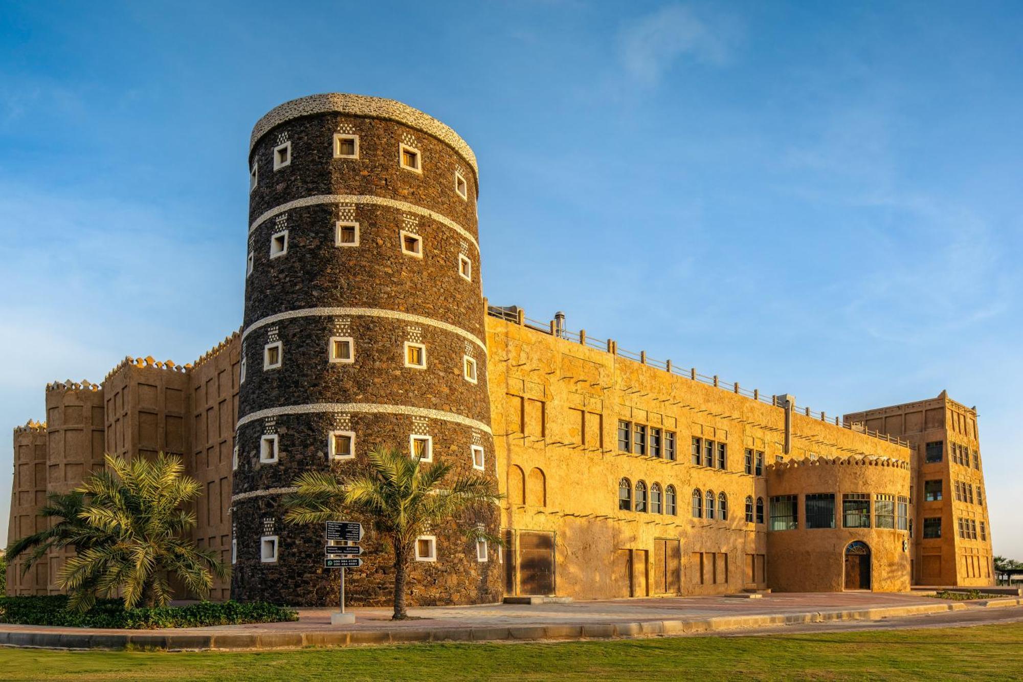 Carlton Al Moaibed Hotel Dammam Esterno foto Al Jahili Fort