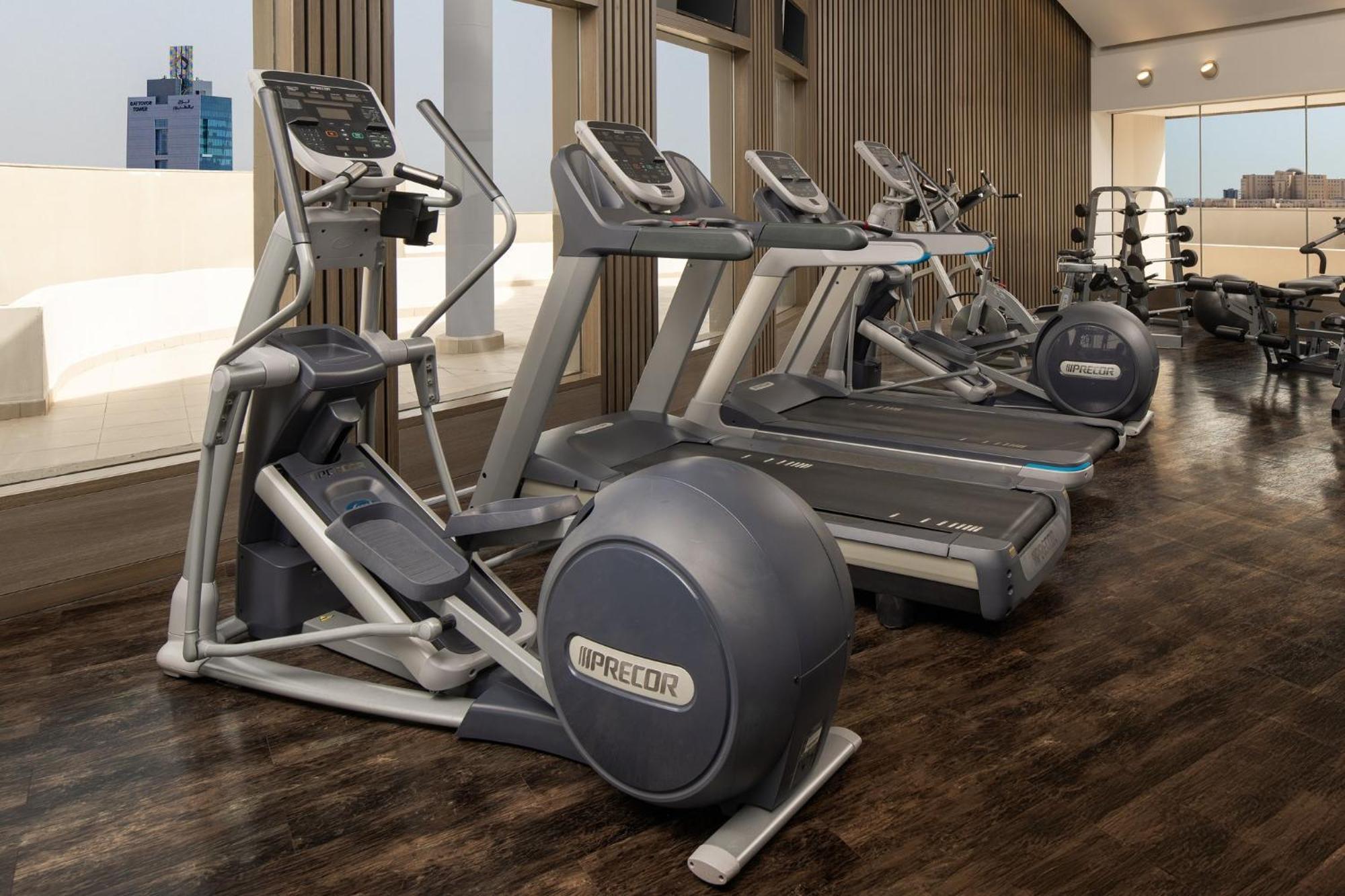 Carlton Al Moaibed Hotel Dammam Esterno foto A Precor elliptical trainer