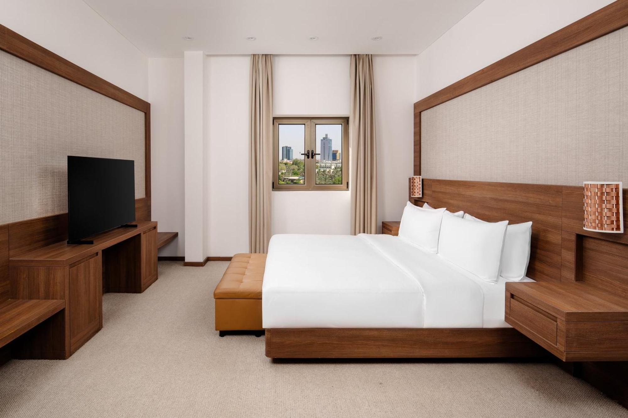 Carlton Al Moaibed Hotel Dammam Esterno foto A bedroom at the hotel