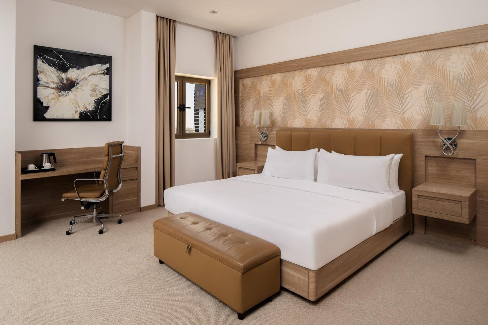 Carlton Al Moaibed Hotel Dammam Esterno foto A bedroom at the hotel