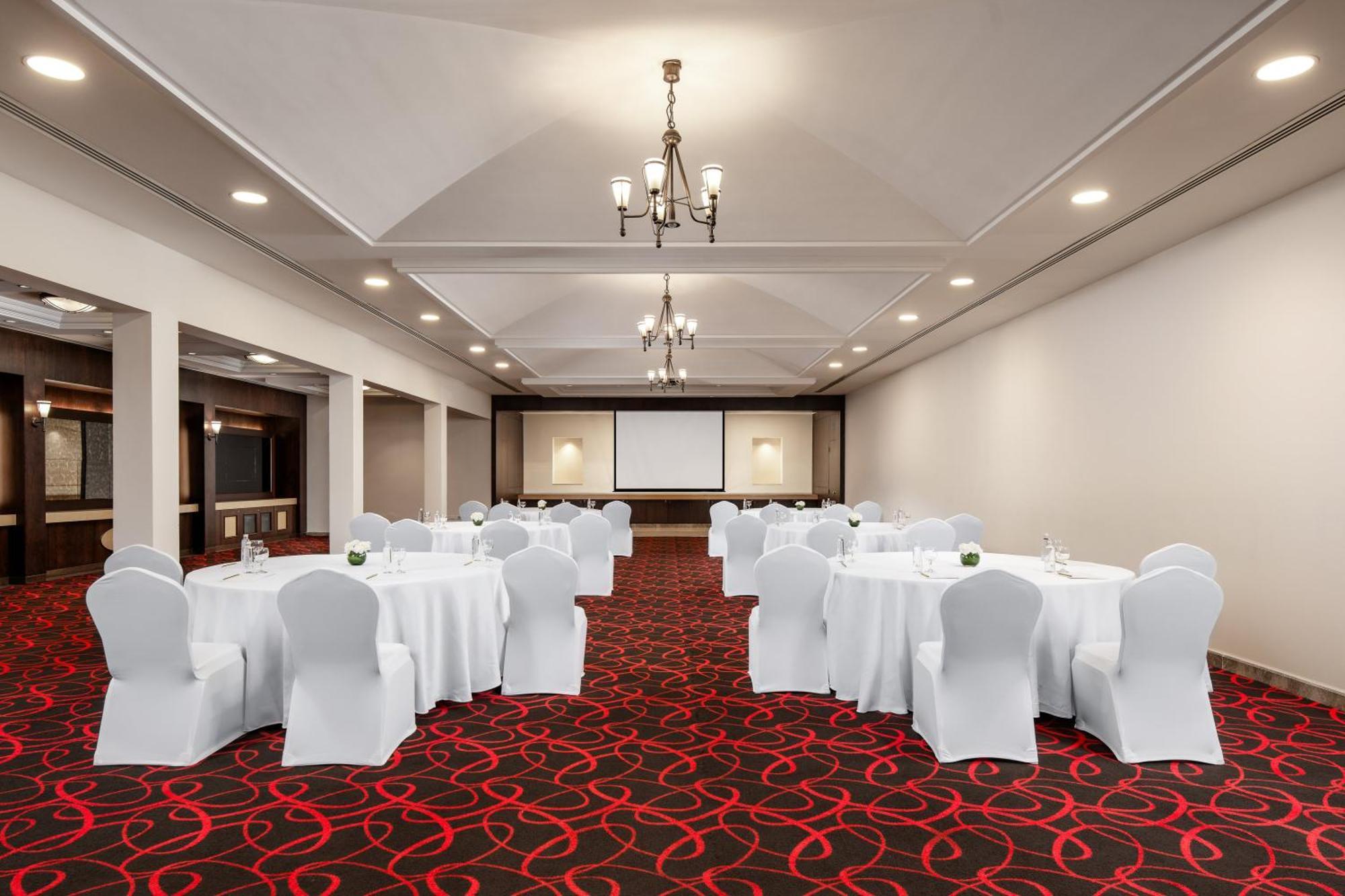 Carlton Al Moaibed Hotel Dammam Esterno foto The ballroom at the hotel
