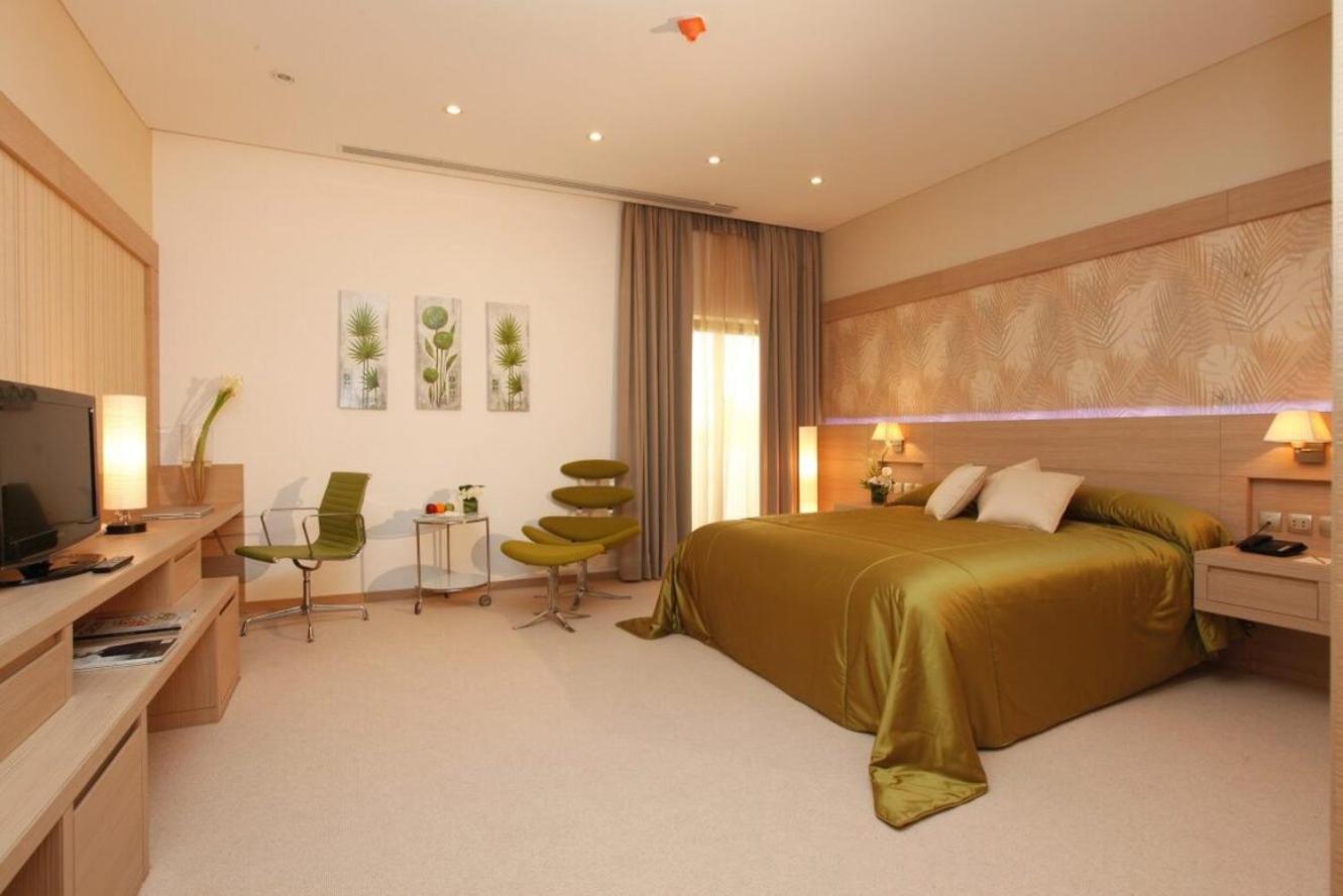 Carlton Al Moaibed Hotel Dammam Esterno foto A room at the hotel