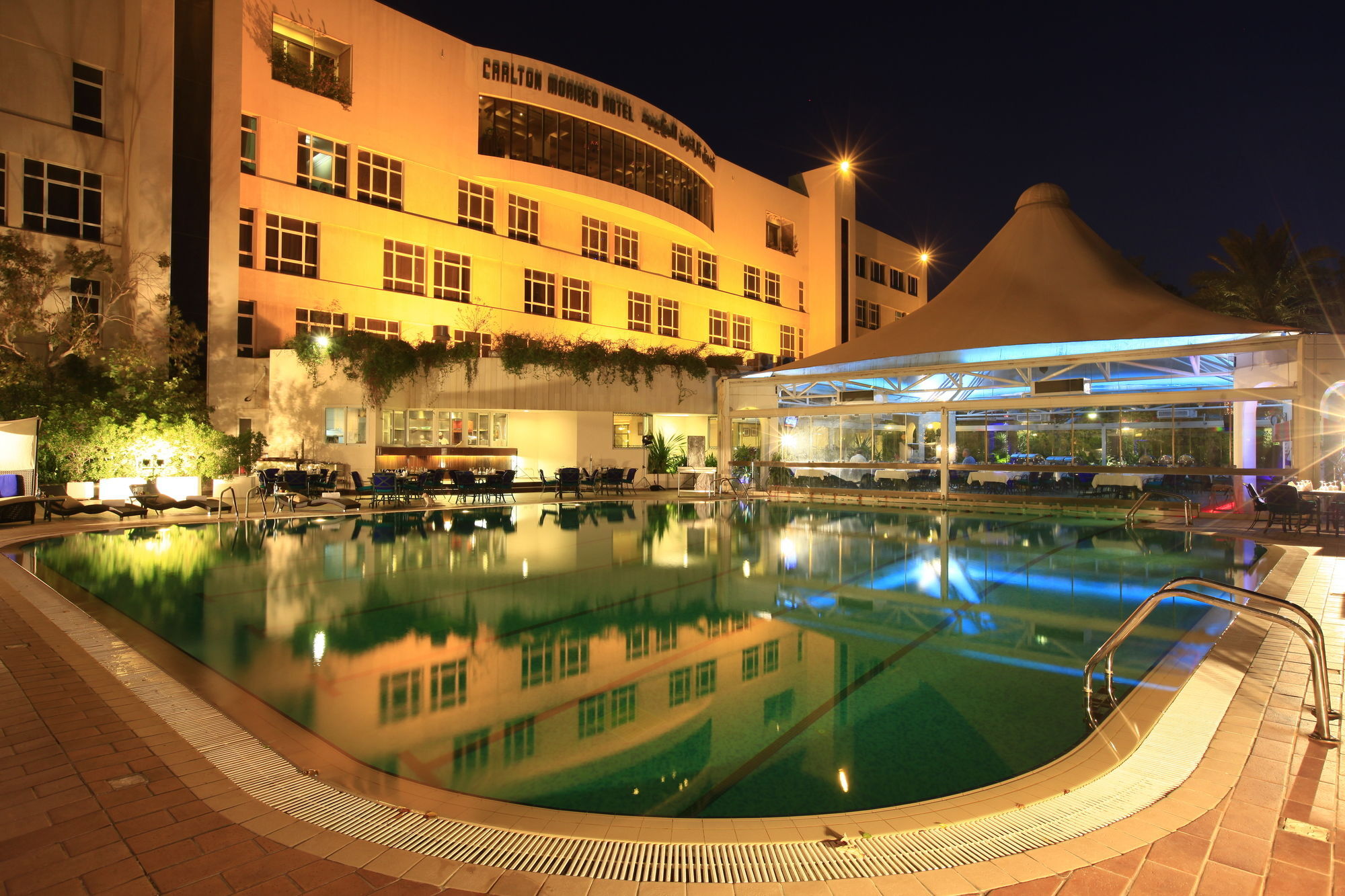 Carlton Al Moaibed Hotel Dammam Esterno foto The swimming pool at the hotel